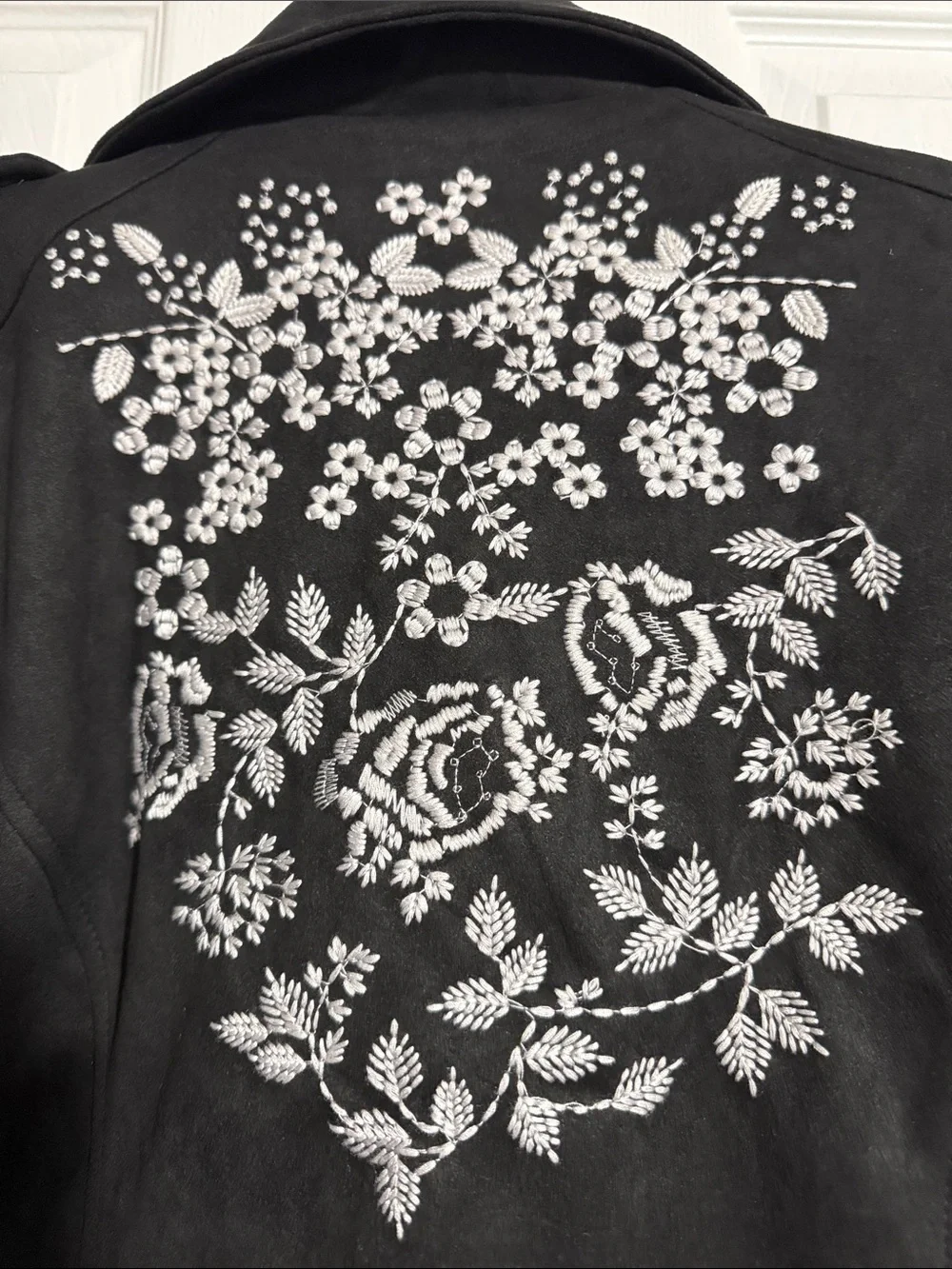 PAPARAZZI black embroidered floral NWT coat jacket size LARGE - Picture 9 of 13